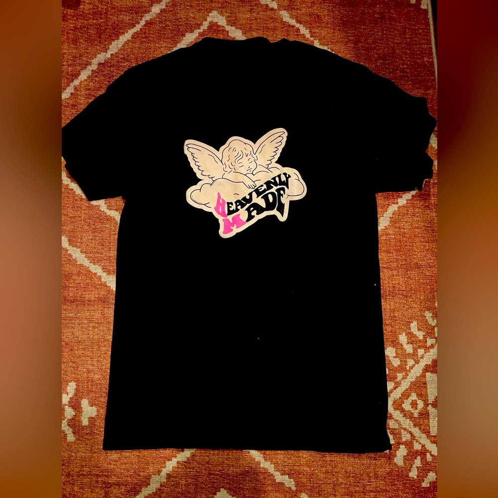 “Heavenly Made” graphics tee. Size small